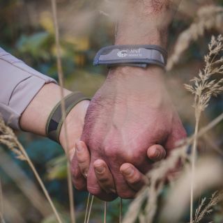 Stylová ochrana před klíšťaty! Vyberte si z naší široké škály barev bezchemických náramků. 💚🌈 Ať už se chystáte na piknik,...